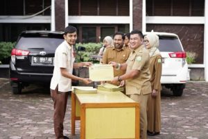 kadis-serahkan-sk-768×512