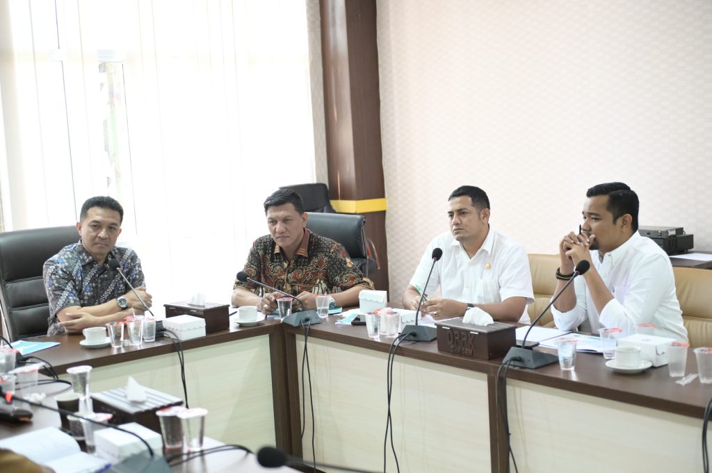 Komisi III Dewan Perwakilan Rakyat Kota (DPRK) Banda Aceh menggelar rapat dengan sejumlah Organisasi Perangkat Daerah (OPD)
