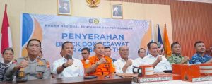Penyerahan Blackbox Pesawat ATR 42-500 yang jatuh di Gunung Bulusaraung Pangkep, Kamis 22 Januari 2026