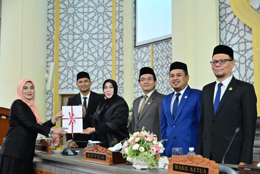 Penyerahan Hasil Reses