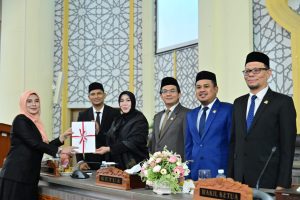 Penyerahan Hasil Reses